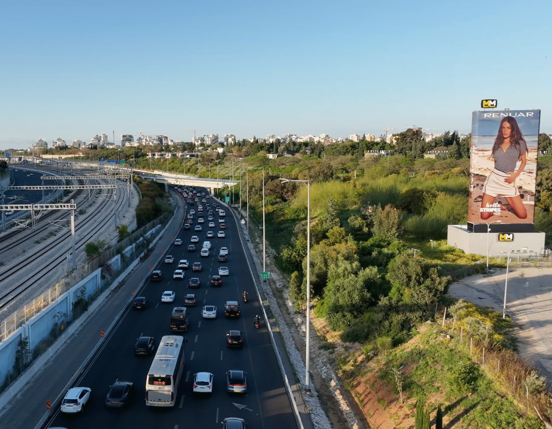 MEGA TLV — שילוט חוצות בתל אביב
