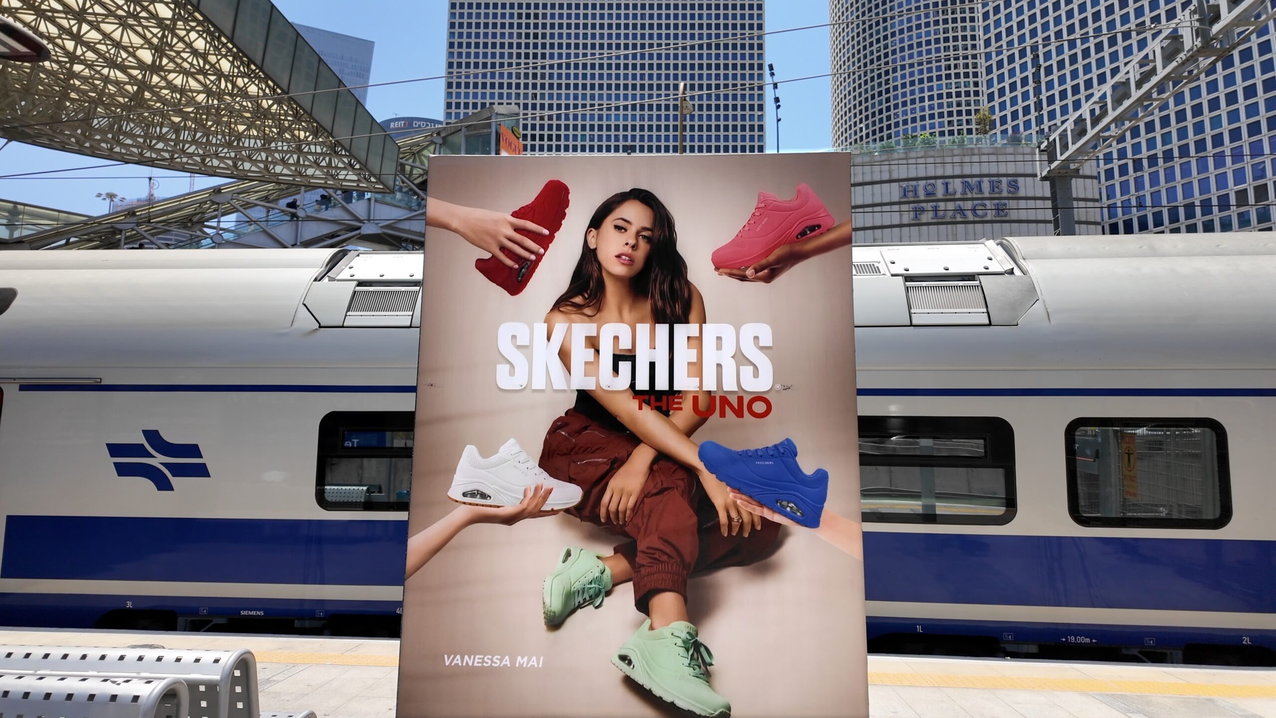 MEGA TRANSIT — פרסום בתחנות וברכבת ישראל